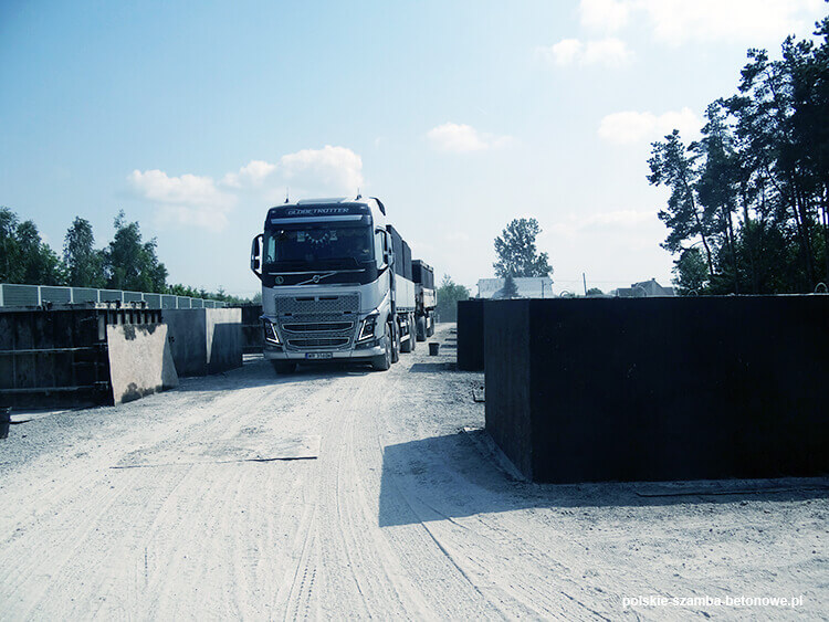 Transport szamb betonowych  w Ryglicach